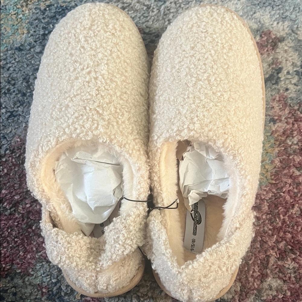 Cozy Cream Fuzzy Slippers